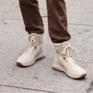 Skechers Cozy Camp Faux Fur Lined Boots Women’s Size 7.5